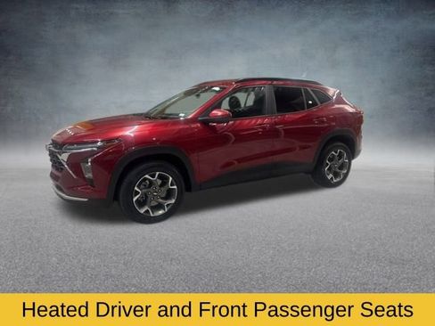 Used 2025 Chevrolet Trax LT w/ LT Convenience Package image 13