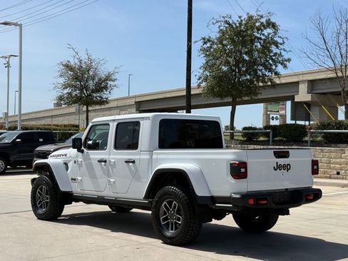Used 2025 Jeep Gladiator Mojave image 4