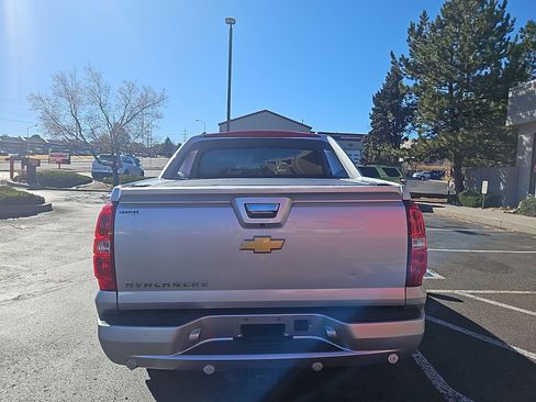 Used 2013 Chevrolet Avalanche LTZ image 5