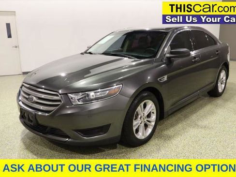Used 2018 Ford Taurus SE image 3