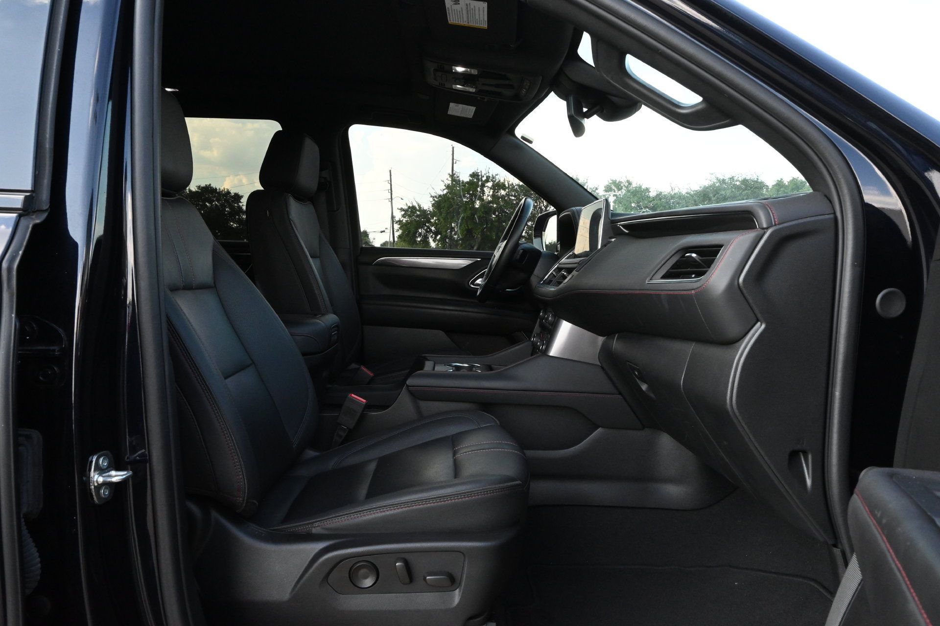 Used 2023 Chevrolet Tahoe RST w/ Luxury Package AWD/4WD image 26
