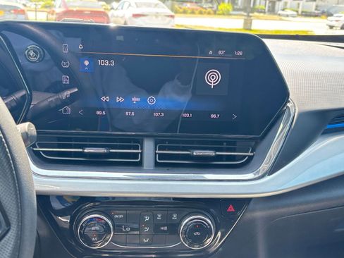 Used 2025 Chevrolet Trax LT image 17