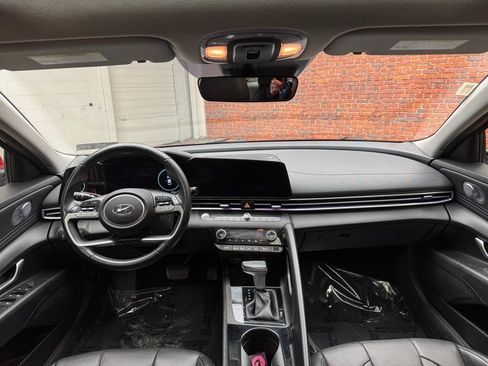 Used 2023 Hyundai Elantra Limited w/ Preferred Accessory Package image 12