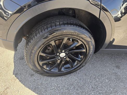 Used 2018 Land Rover Discovery Sport HSE image 24