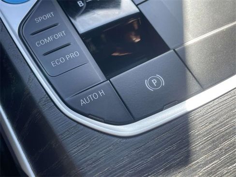 Used 2023 BMW i4 eDrive40 w/ M Sport Package image 8