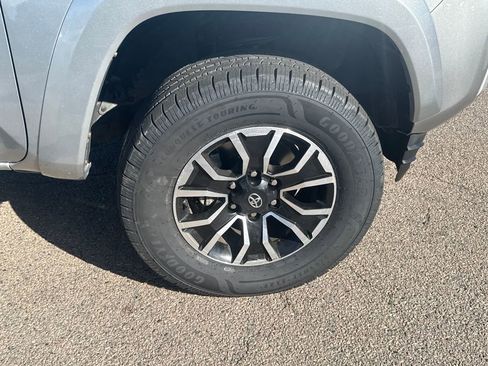 Used 2022 Toyota Tacoma TRD Sport image 39