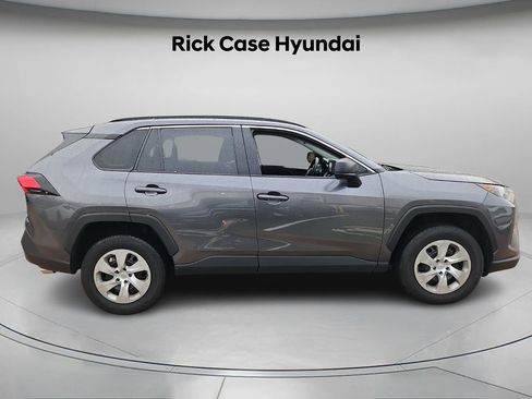 Used 2021 Toyota RAV4 LE image 4