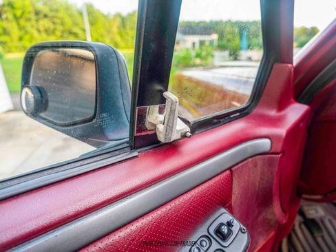 Used 1995 Ford Bronco XLT image 46