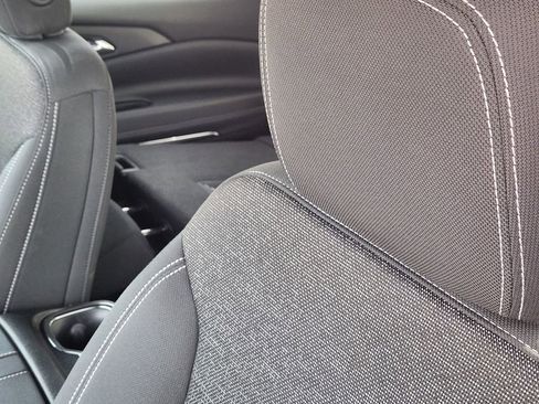 Used 2025 Chevrolet Traverse LT image 15