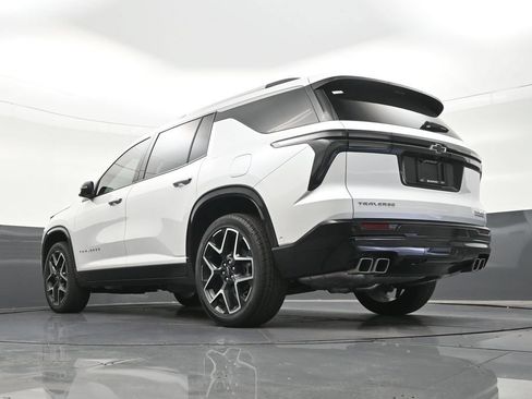 Used 2025 Chevrolet Traverse High Country FWD image 27