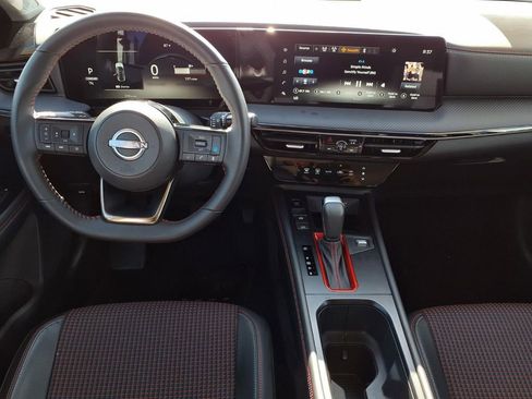 Used 2025 Nissan Kicks SR FWD image 12