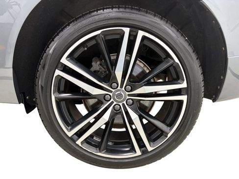 Used 2019 Volvo XC60 T8 R-Design w/ Advanced Package AWD/4WD image 9