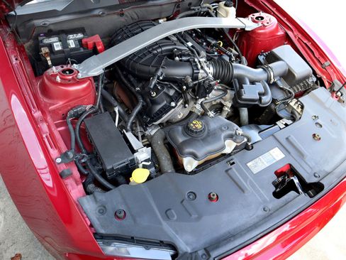 Used 2013 Ford Mustang Premium image 31