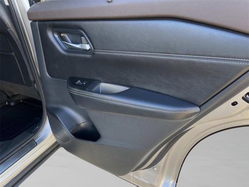 Used 2022 Nissan Rogue SL w/ SL Premium Package image 26