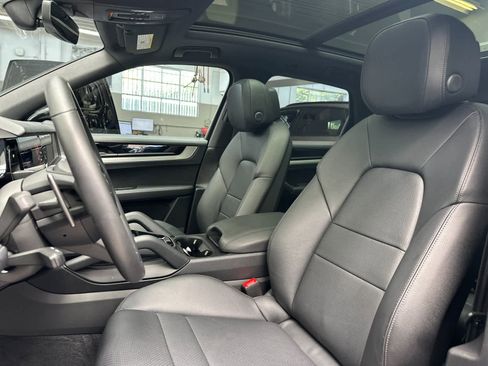 Certified 2025 Porsche Cayenne image 5