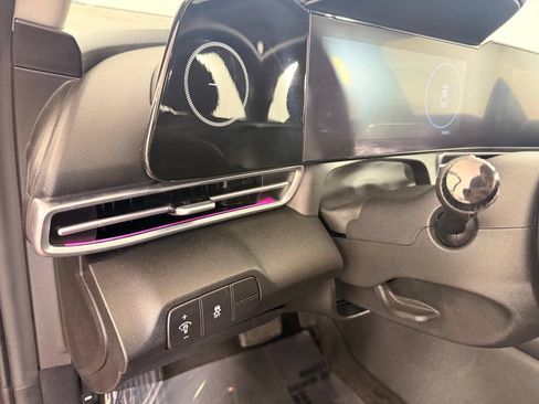 Used 2025 Hyundai Elantra SEL FWD image 27