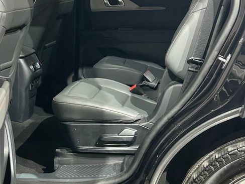 Used 2025 Ford Explorer Active w/ Active Comfort Package AWD/4WD image 47