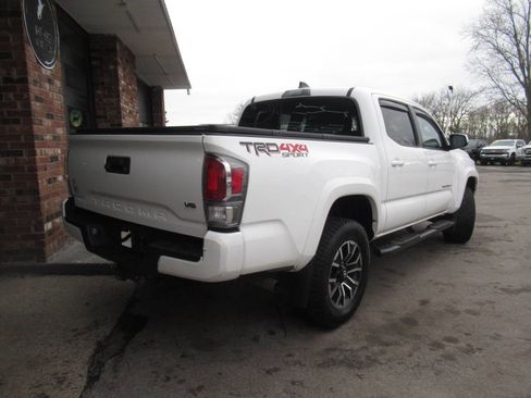 Used 2020 Toyota Tacoma TRD Sport image 12