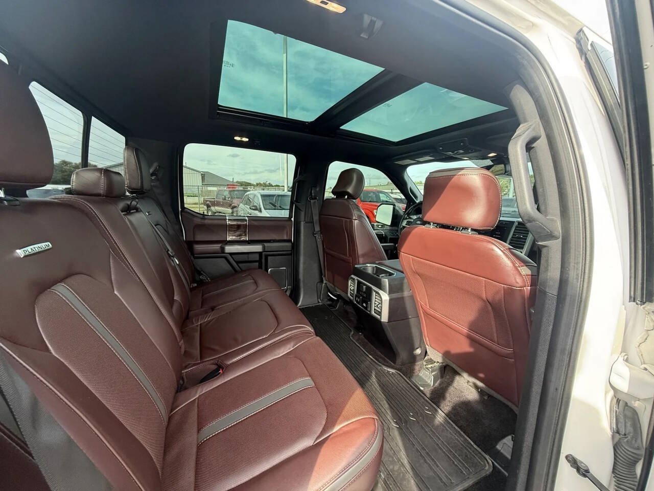 Used 2017 Ford F150 Platinum w/ Equipment Group 701A Luxury AWD/4WD image 27