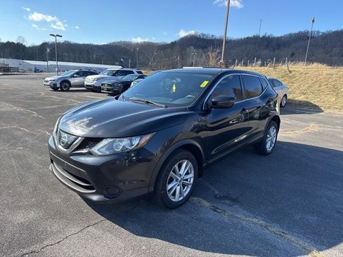 Used 2018 Nissan Rogue Sport S image 4