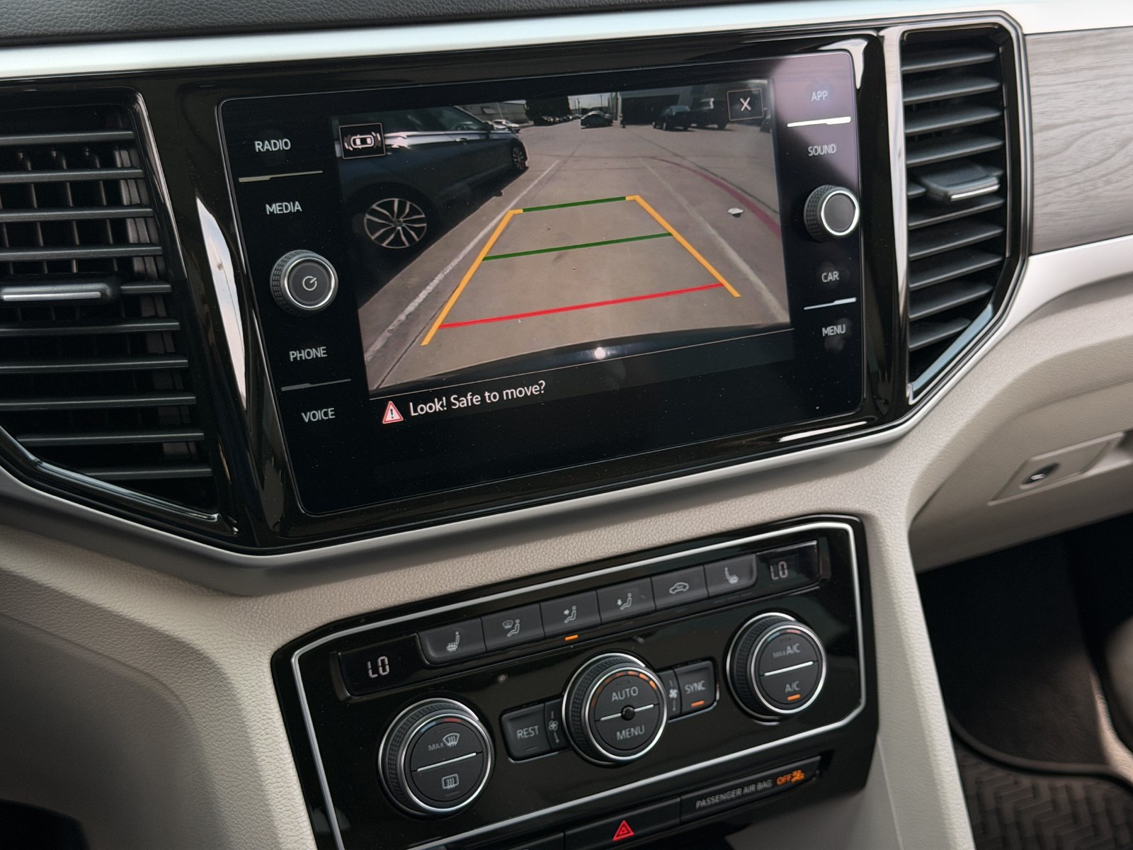 Used 2023 Volkswagen Atlas SE w/ Panoramic Sunroof Package FWD image 19