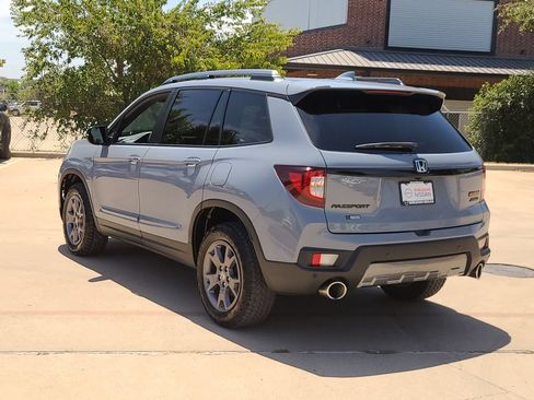 Used 2024 Honda Passport TrailSport image 2