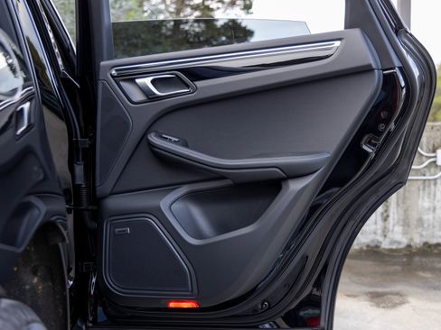Certified 2025 Porsche Macan image 43