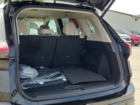 Used 2025 Nissan Rogue SV FWD image 14