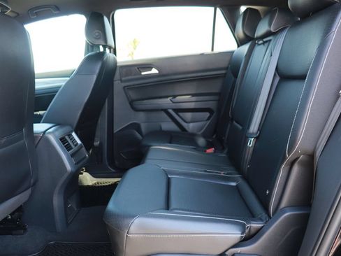 Used 2020 Volkswagen Atlas Cross Sport SE FWD image 13