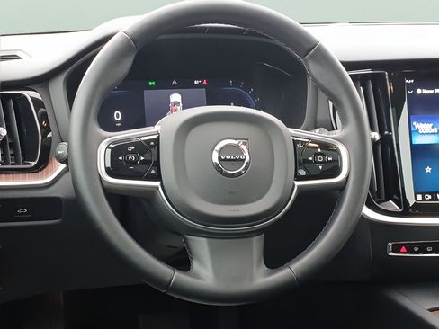 Used 2025 Volvo V60 B5 Cross Country Plus AWD/4WD image 11