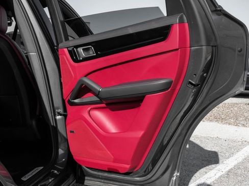 Used 2019 Porsche Cayenne image 60