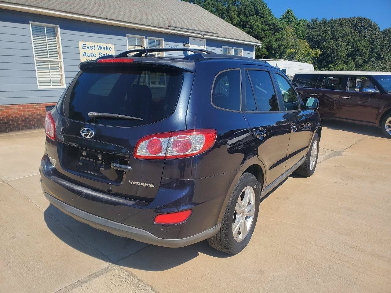 Used 2011 Hyundai Santa Fe SE FWD image 9