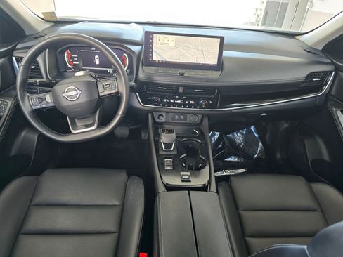 Used 2025 Nissan Rogue SL w/ Tech Package FWD image 10