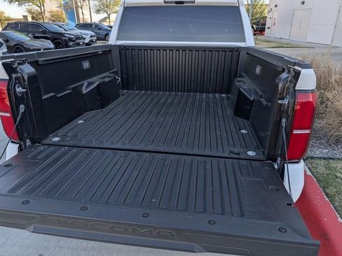Used 2025 Toyota Tacoma TRD Off-Road AWD/4WD image 30
