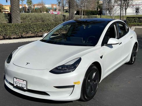 Used 2021 Tesla Model 3 Standard Range Plus image 12