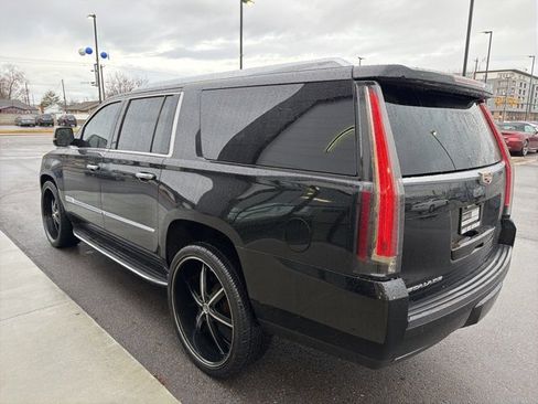 Used 2018 Cadillac Escalade ESV Luxury image 5