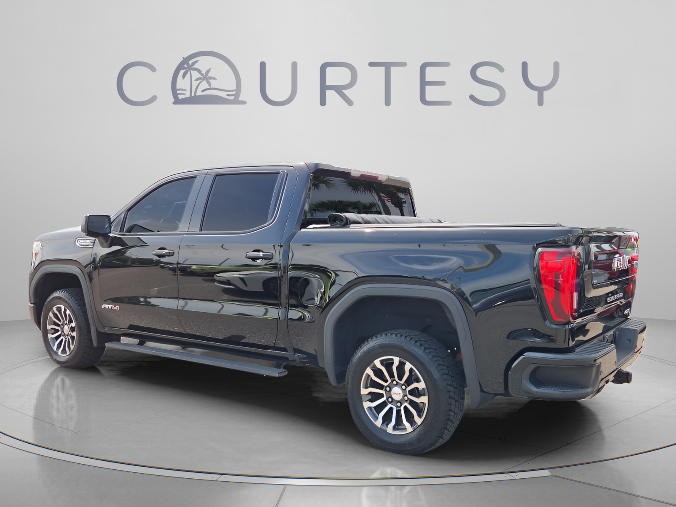 Used 2021 GMC Sierra 1500 AT4 w/ Driver Alert Package I AWD/4WD image 3