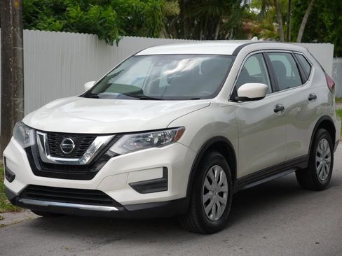Used 2019 Nissan Rogue S FWD image 4