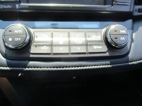 Used 2015 Toyota RAV4 XLE AWD/4WD image 32