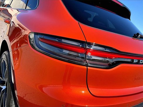 Used 2025 Porsche Macan image 21