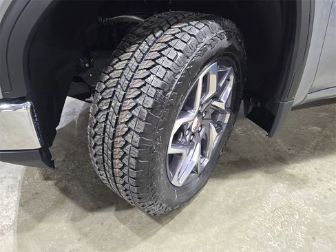 New 2026 GMC Sierra 1500 SLE image 31