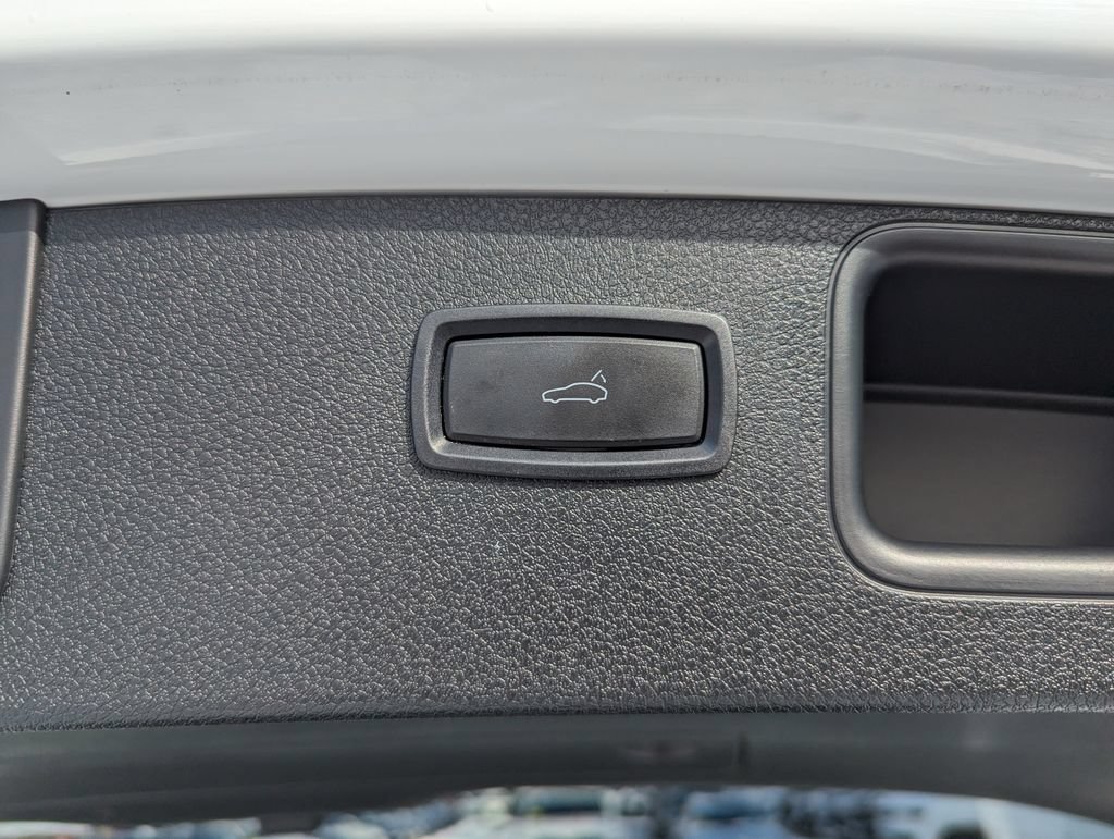 Used 2020 Porsche Macan AWD/4WD image 40