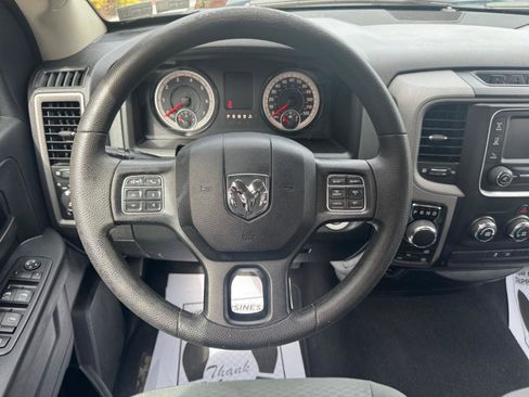Used 2017 RAM 1500 Express AWD/4WD image 11
