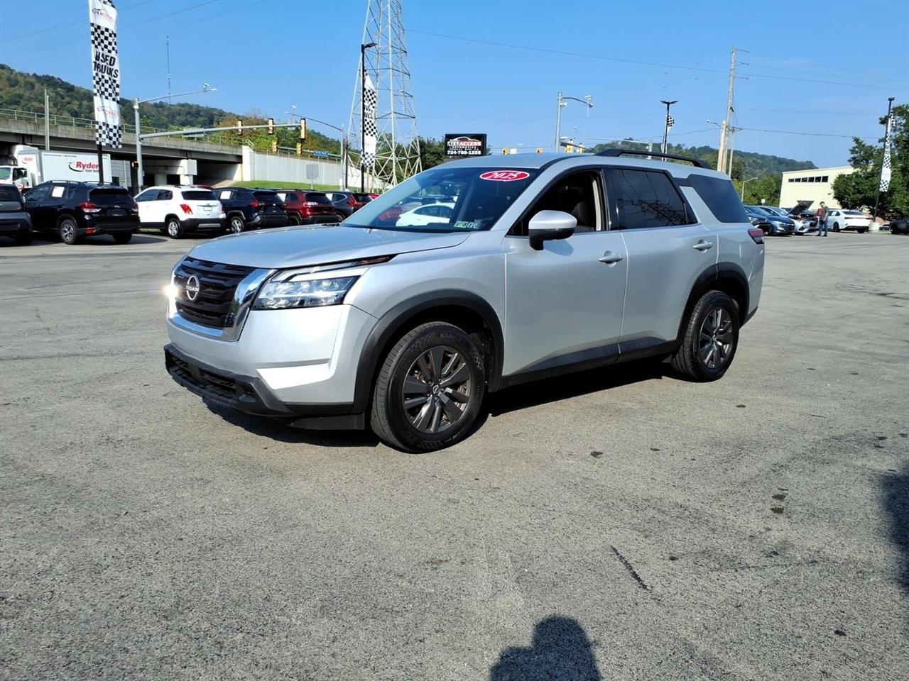 Used 2025 Nissan Pathfinder SV AWD/4WD image 3
