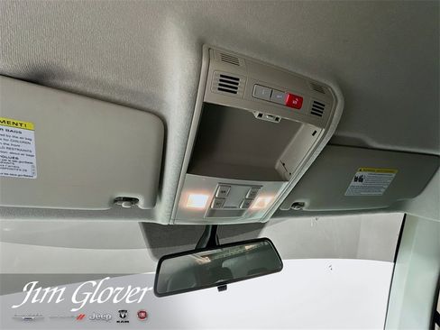 Used 2021 Volkswagen Tiguan SE image 34