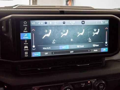 Used 2024 Jeep Wrangler Unlimited Sahara AWD/4WD image 18