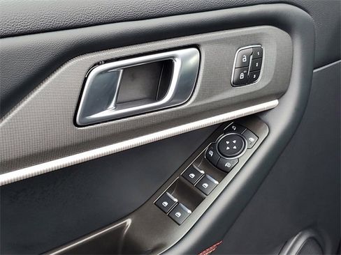 Certified 2025 Ford Explorer ST image 11