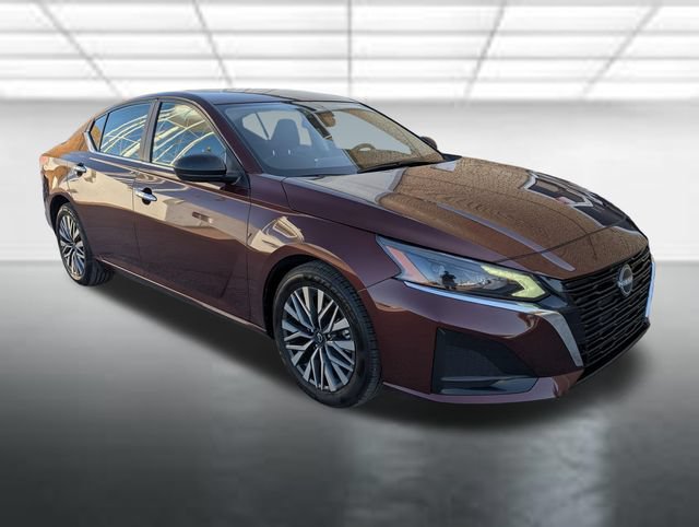 Used 2025 Nissan Altima 2.5 SV FWD image 1