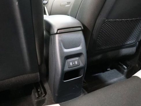 Used 2025 Hyundai Venue SEL FWD image 26
