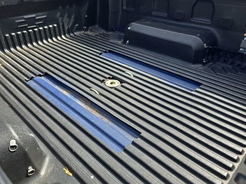 Used 2022 Chevrolet Silverado 2500 Custom w/ Custom Value Package AWD/4WD image 5